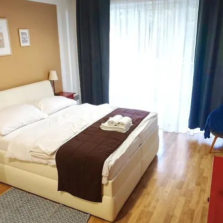 Margo Sun * Martinske Hole